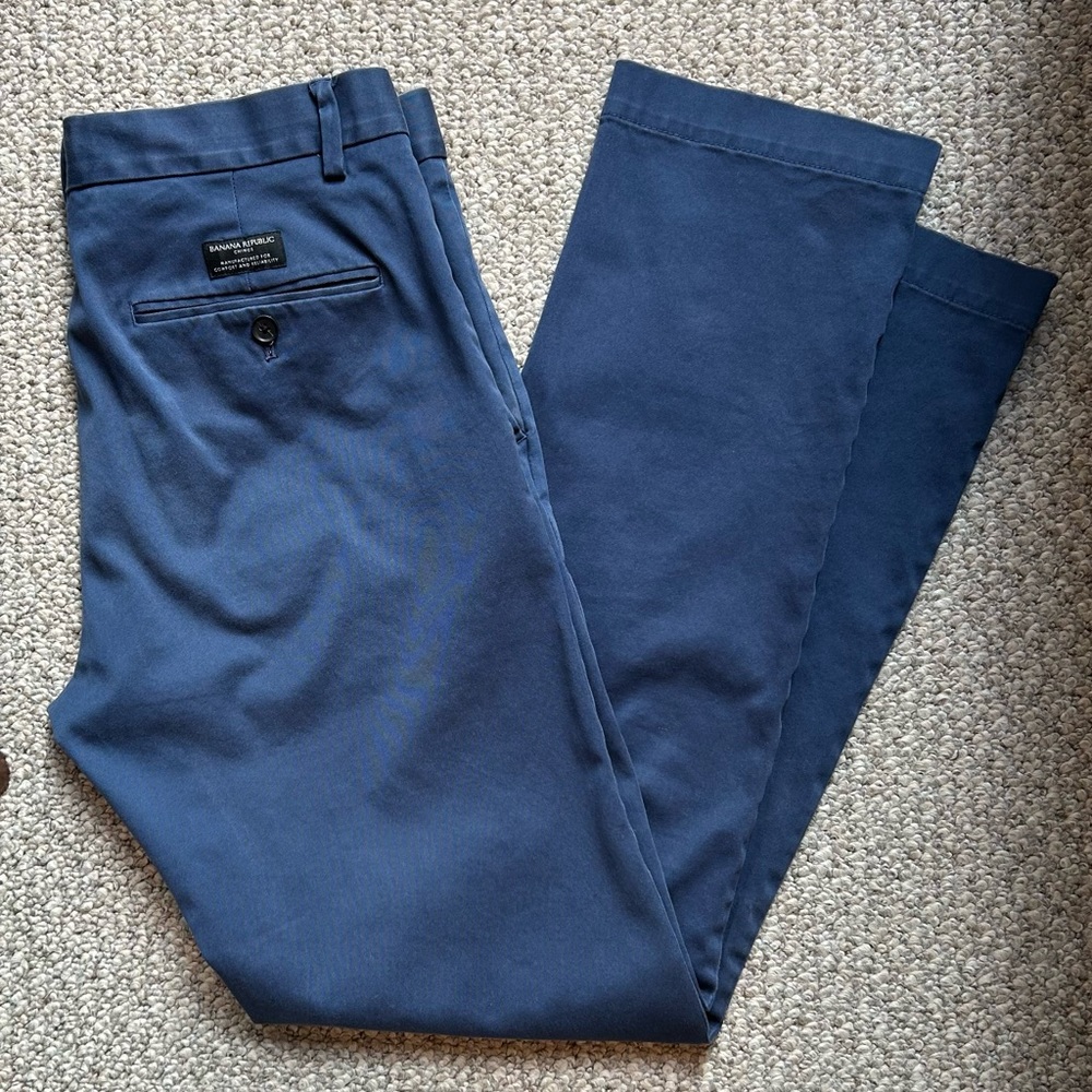 ✨ Banana Republic Aiden Slim Fit Chinos✨
